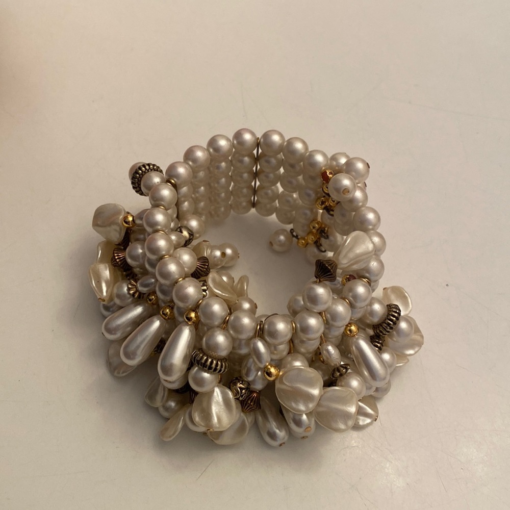 Pearly white stretchy jingly beaded bracelet cuff, costume jewlery